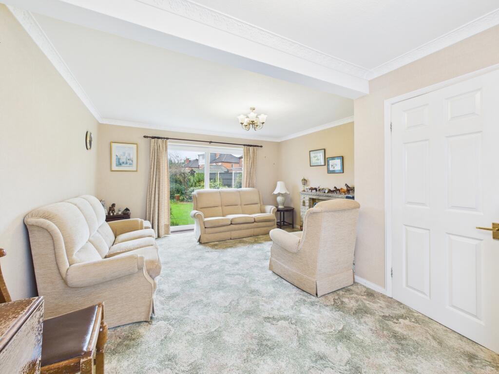 CAM04825G0-PR0239-STILL002