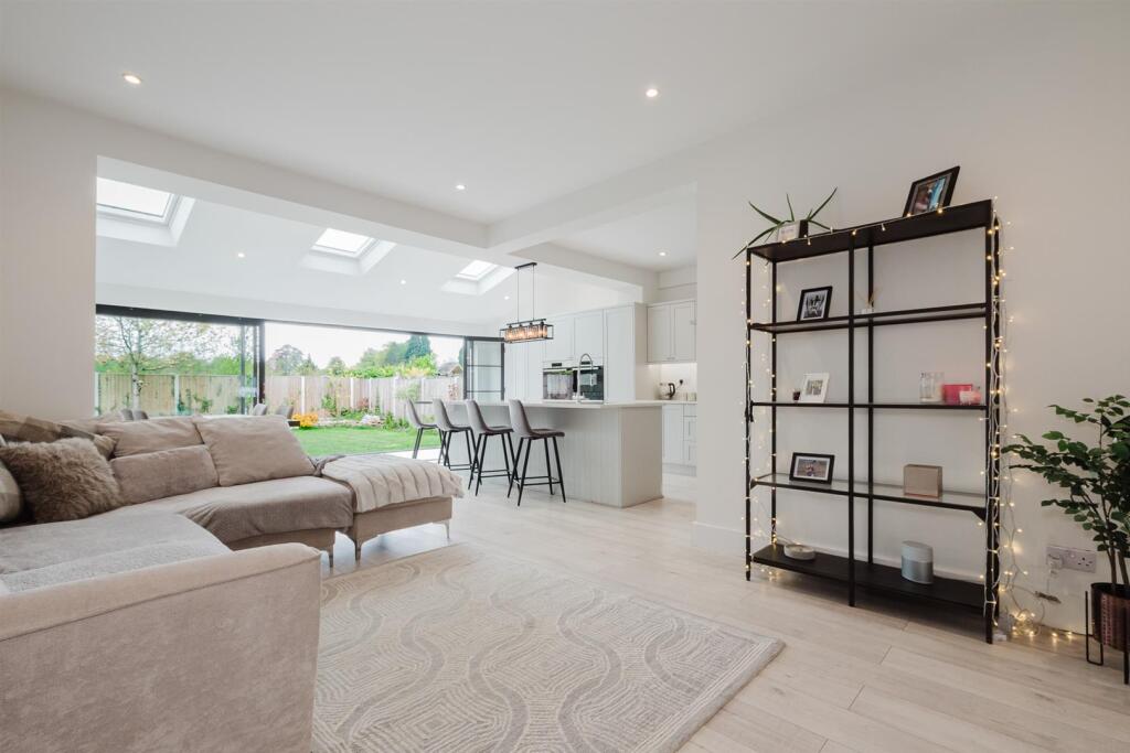 Living In Dining Kitchen Area
