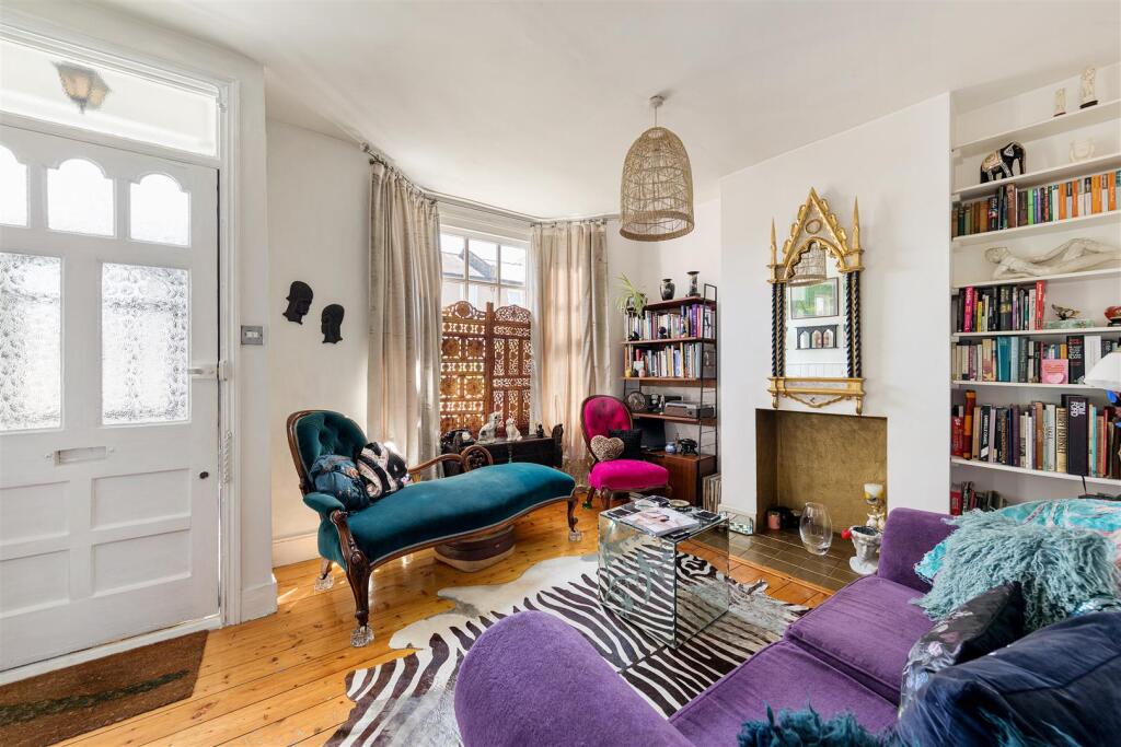 Century Road E17