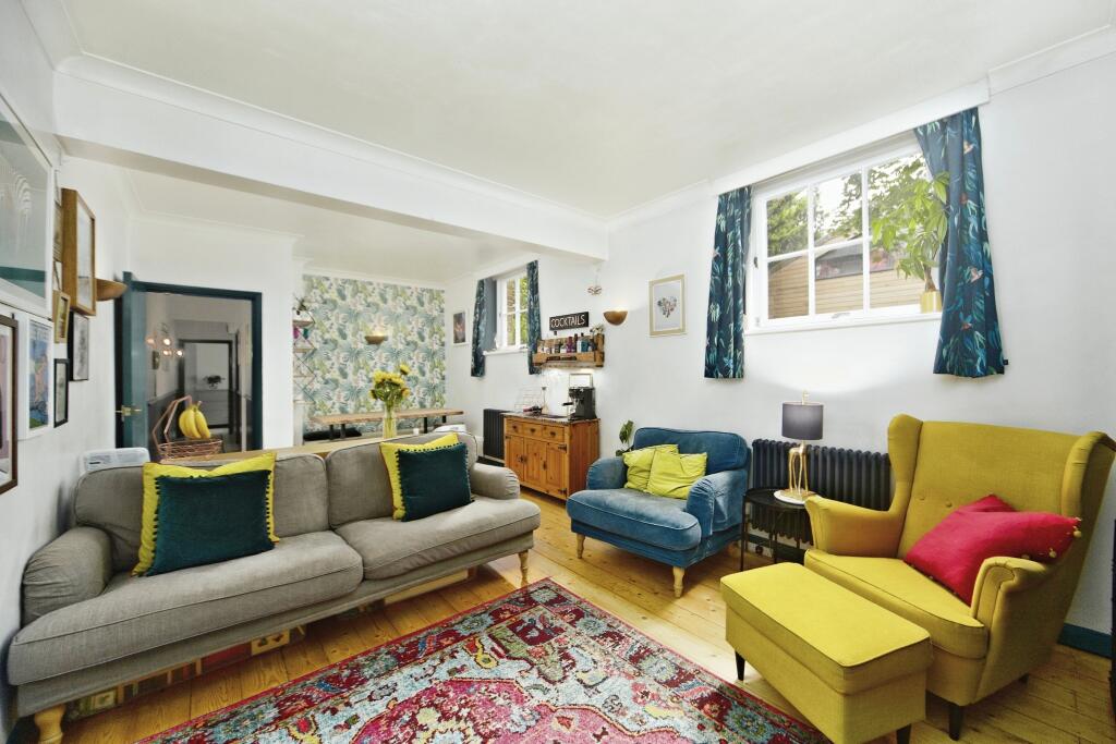 Lounge/Dining Room
