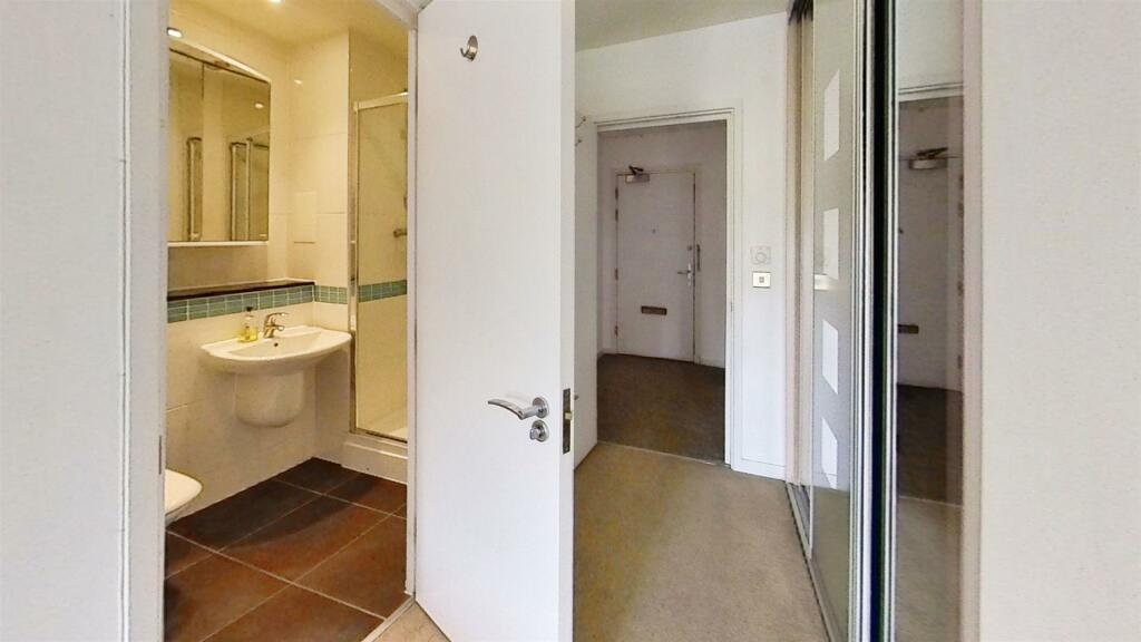 Chi-Apartments-Bathroom(1).jpg