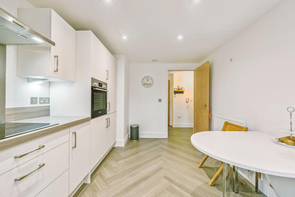 Kitchen / Dining Area
