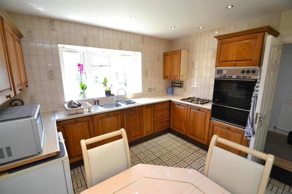 Kitchen Breakfast Room.JPG