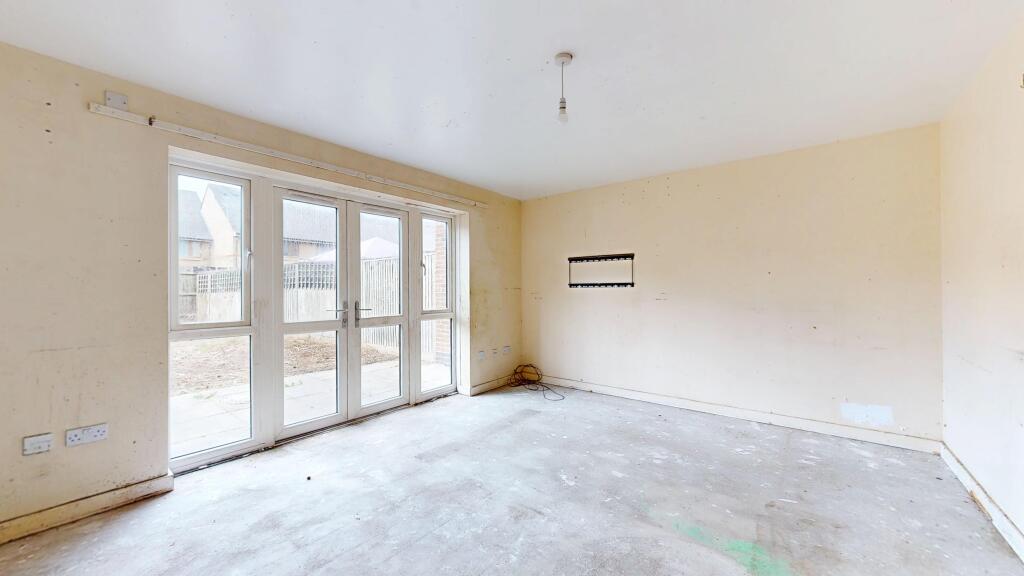41 Arnett Square, Chingford, London E4 8YY