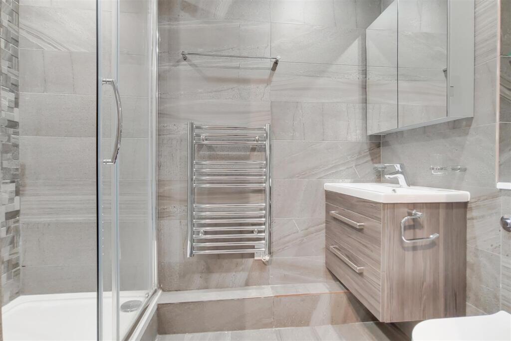 9_Ensuite 2-0.jpg