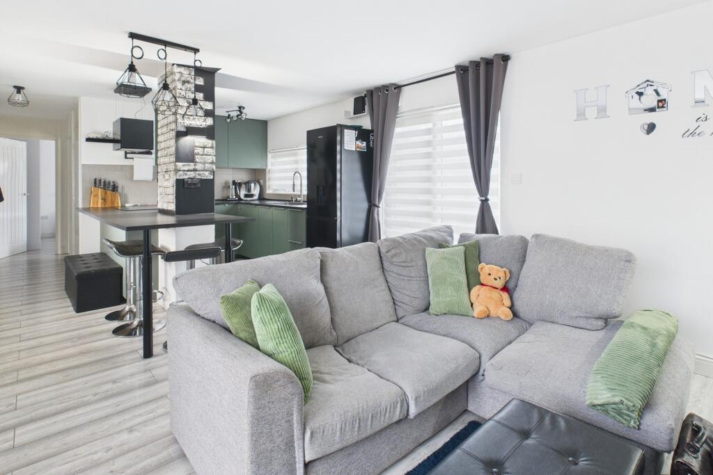 CAM02545G0-PR0354-STILL005