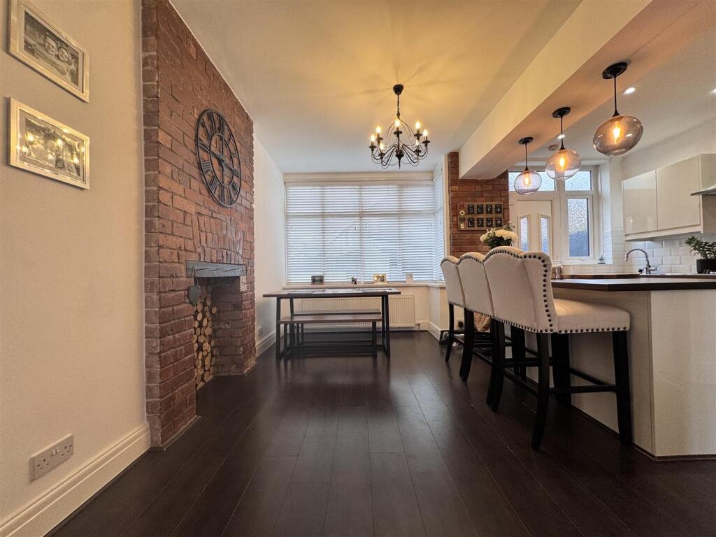 Open plan kitchen / Dining