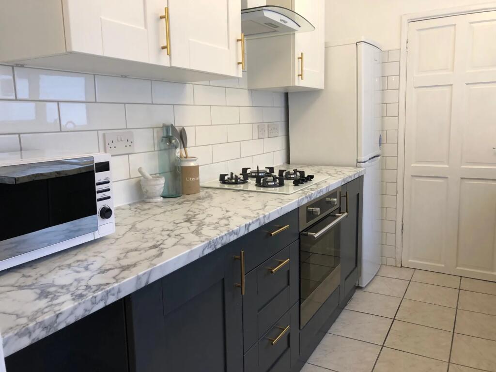 cromwell-street,-ln2-5lp;-4-bed-&amp;-2-bath-image-1.jpg