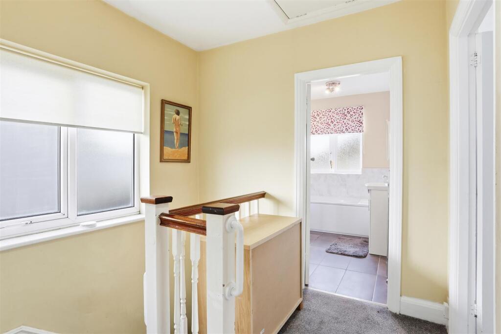 1577563810 - 15 Barrow Avenue SM5 - 17.jpg