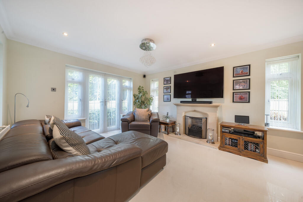 Kitchen TV area 2