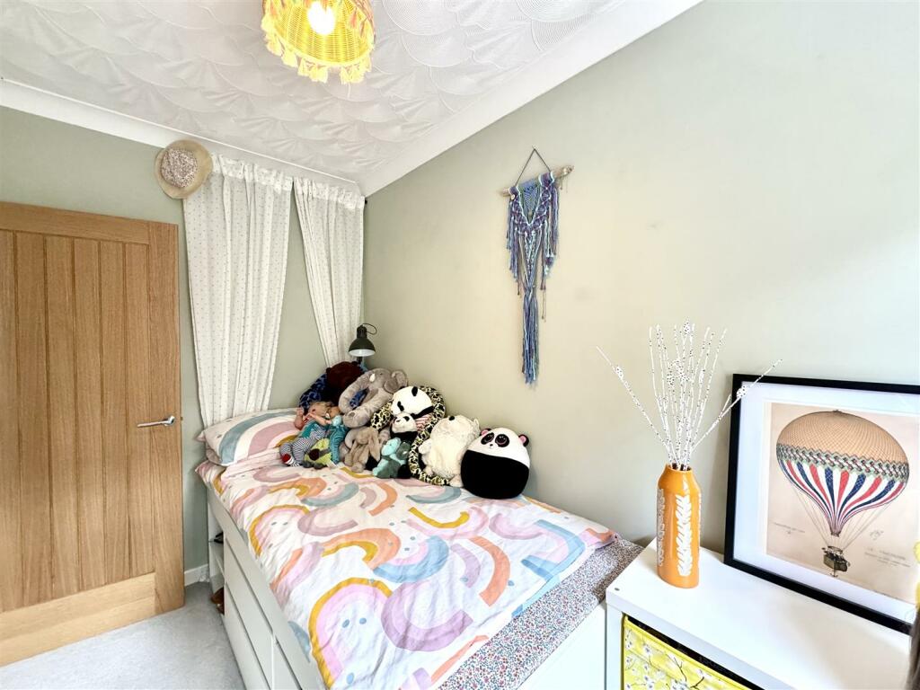 BEDROOM 2