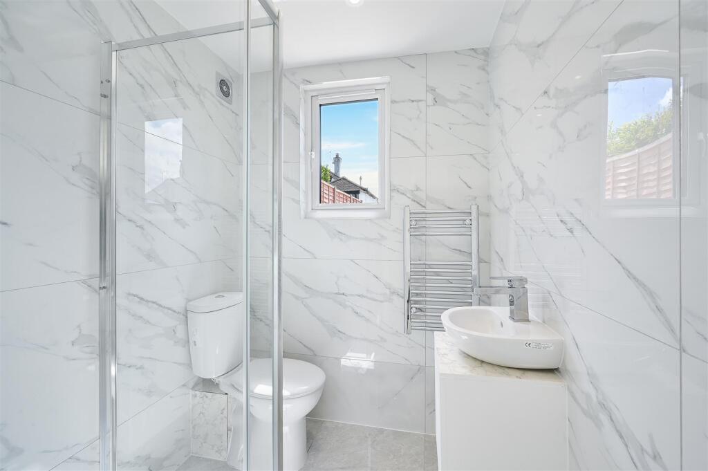 CLAREMONT GARDENS, 22- (18).jpg