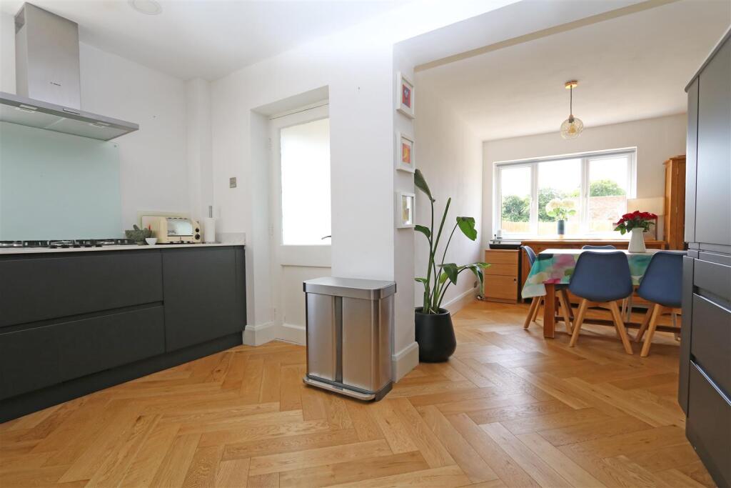 Kitchen 3.JPG
