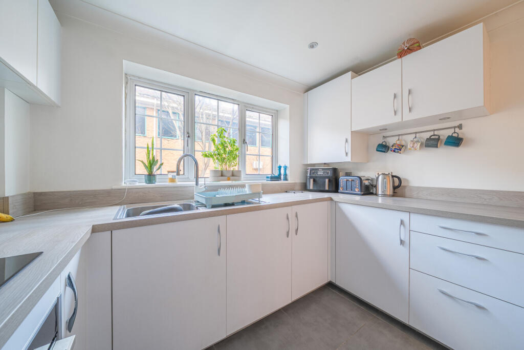 1395816-12-695e81...