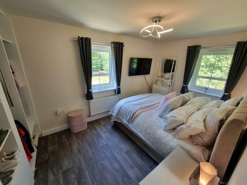 Bed 2.jpg