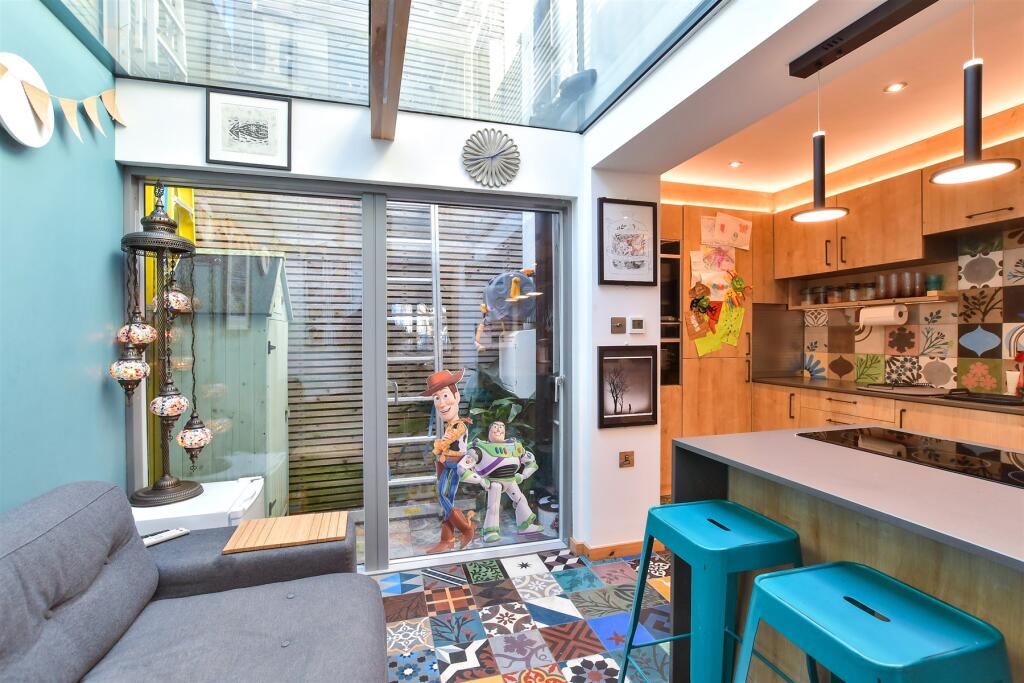 Kitchen/ Breakfast Room