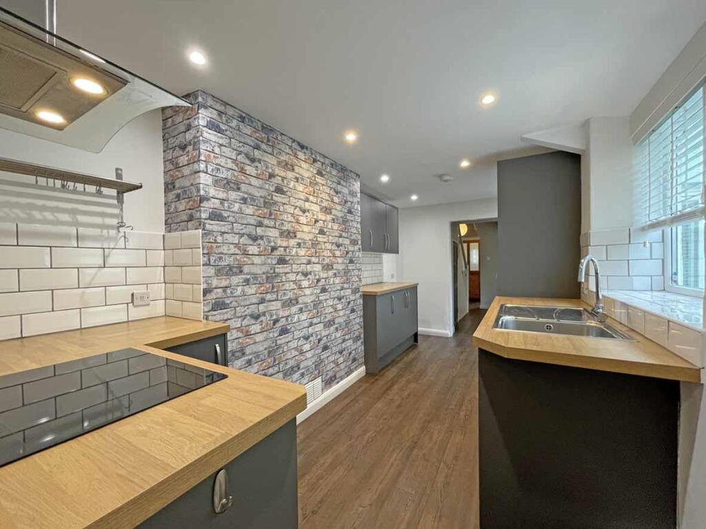 Hotham Place 15 Kitchen 4.jpg