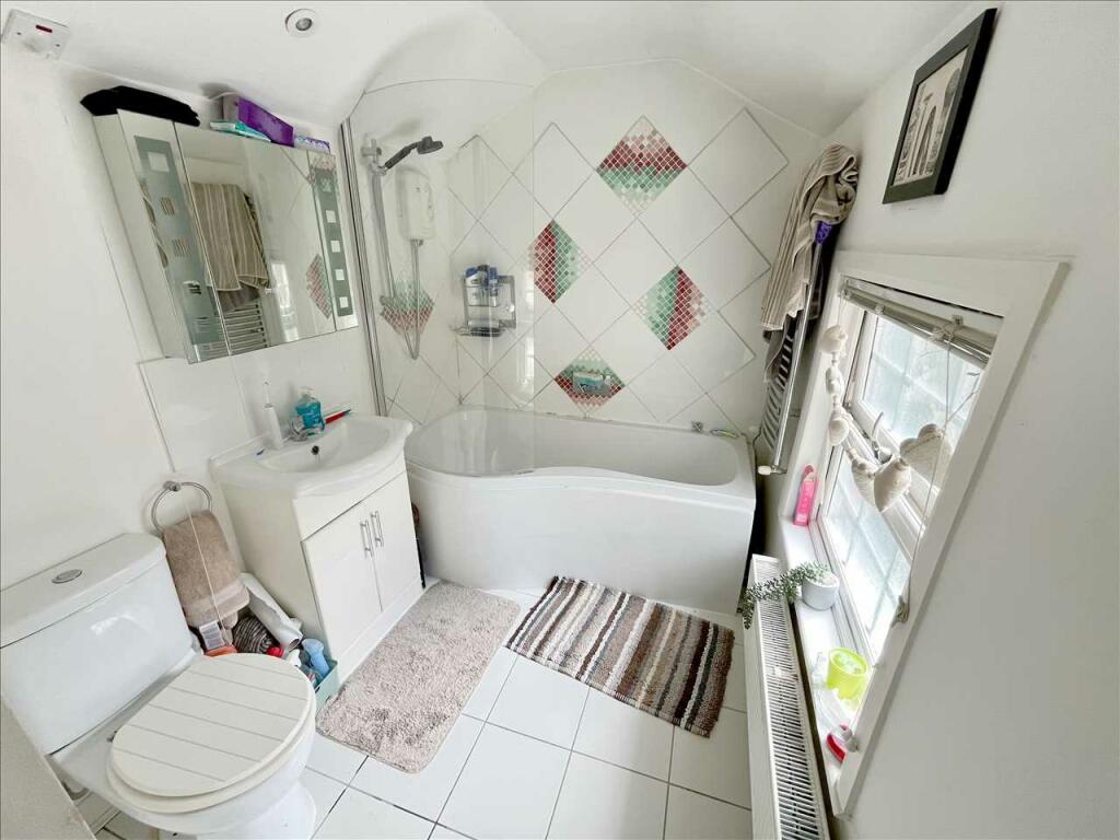 BATHROOM/WC