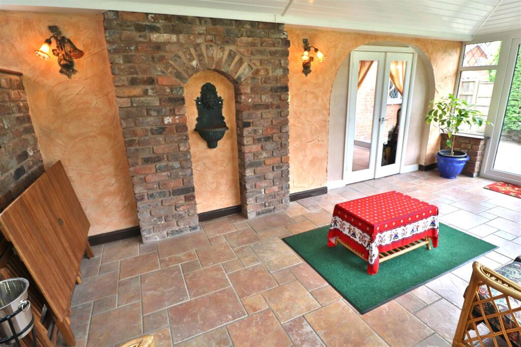 CONSERVATORY/SUN ROOM