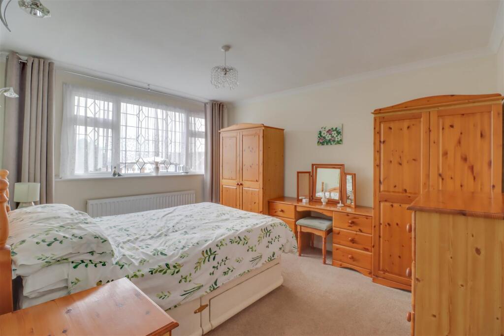 10 HIGHCLIFFE WAY INSIDE-4.jpg