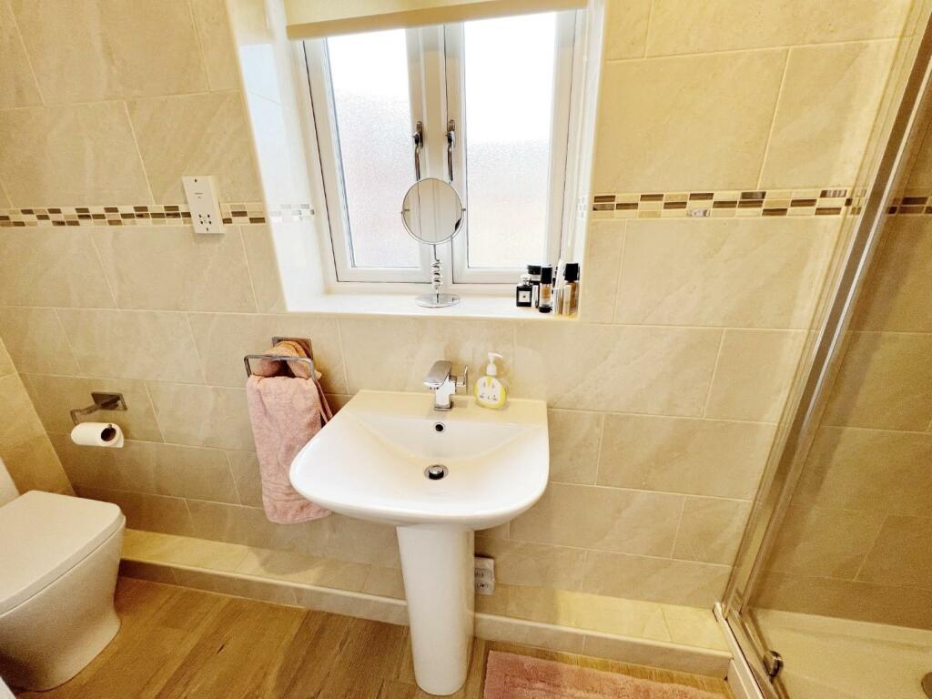 En Suite Shower Room.jpg
