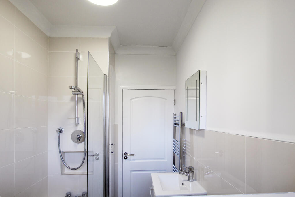6.bathroom.jpg