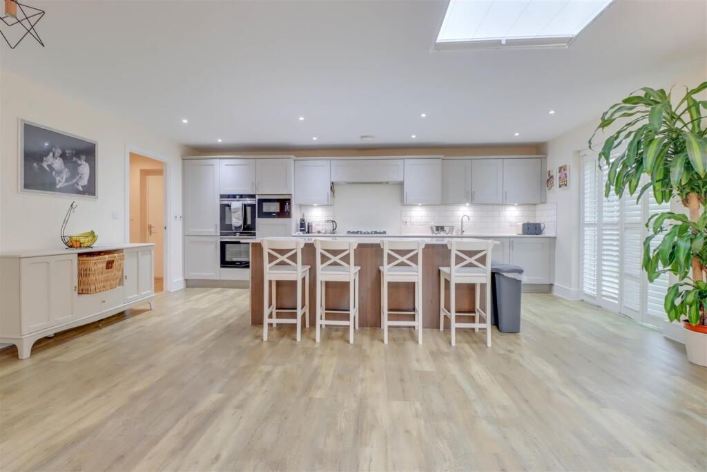 6 GORSE WOOD VIEW INSIDE-19.jpg