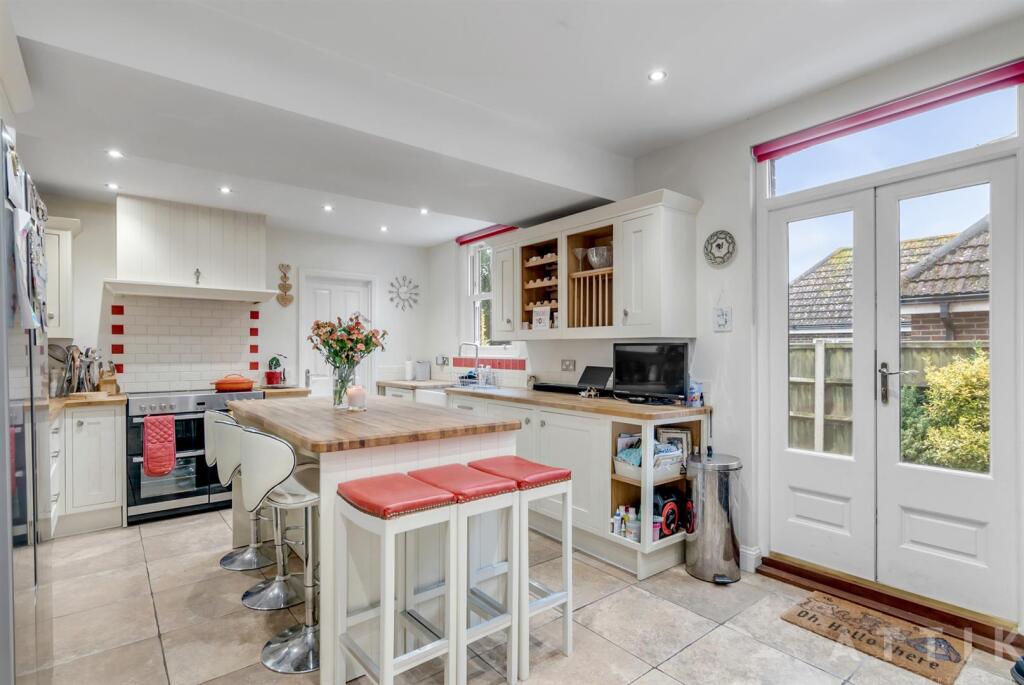 Attik 5, Stradbroke Road Gorleston, NR31 7AQ (36).