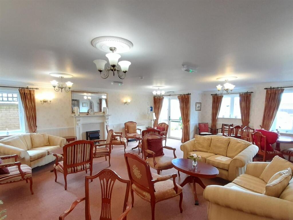 Residents lounge 1.jpg