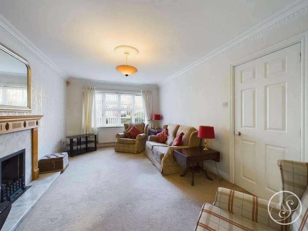 CAM02071G0-PR0178-STILL001-thumbnail-h750-70 - Cop