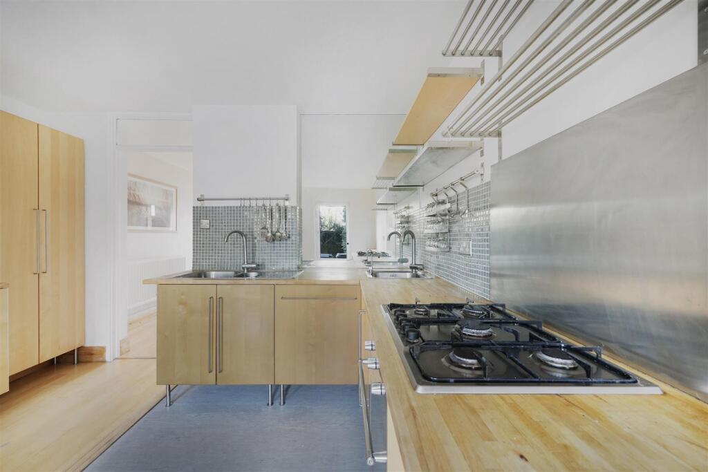 A_E02063 (Amend).jpg