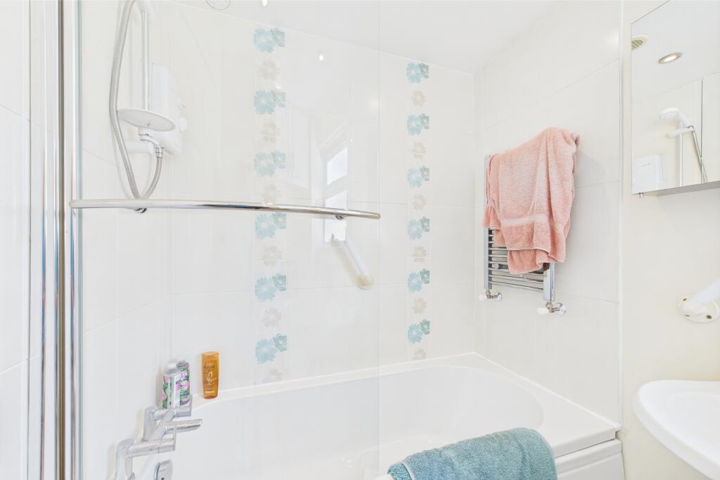 CAM04201G0-PR0077-STILL023