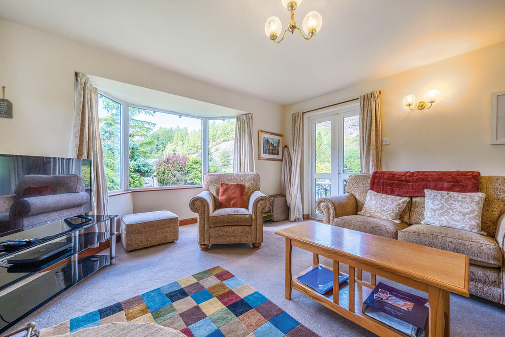 Bay Fronted Livin...