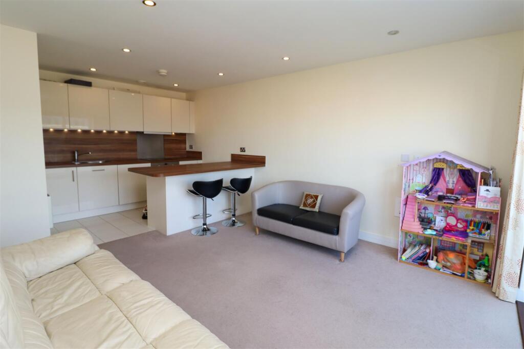 Lounge/Kitchen