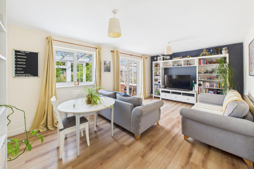 Living Room/Dining Area