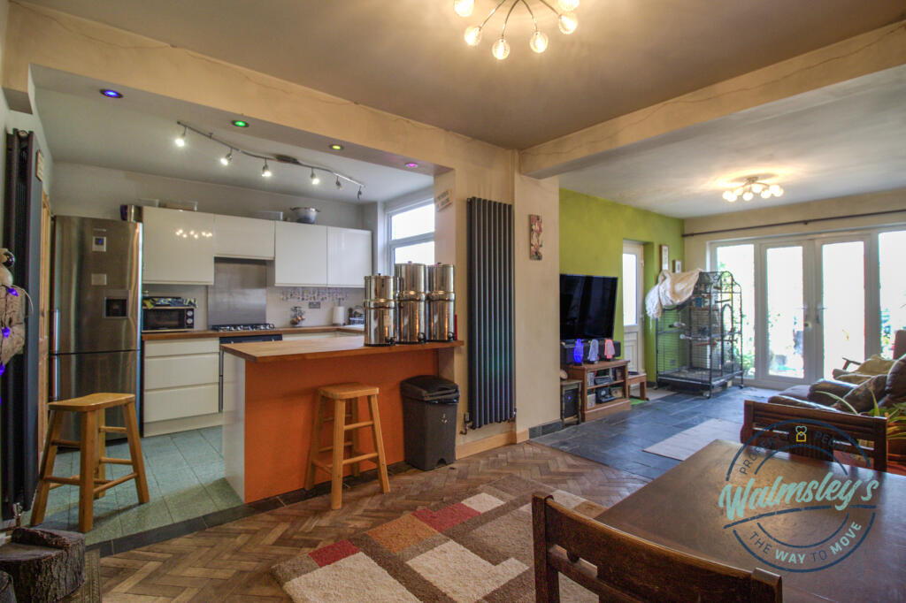 Kitchen dining &amp; family room