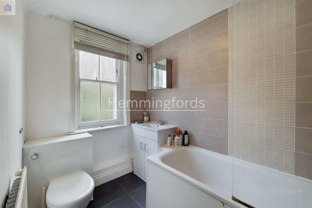 8_Bathroom-0.jpg