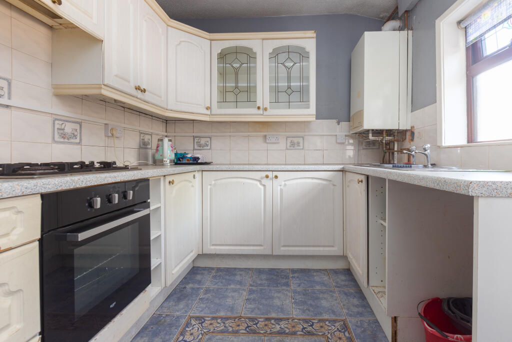 296 WOODHOUSE LANE-5