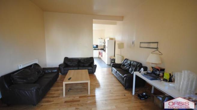 Bright communal lounge with laminate floors, bl...