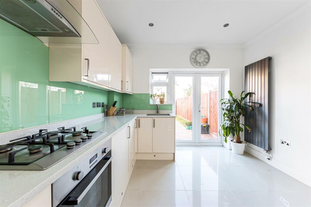 Shortlands Road, E10