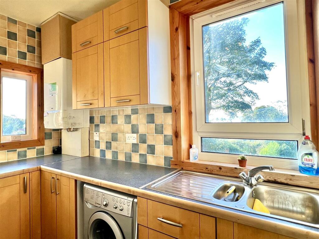 Upper Wellheads, Limekilns