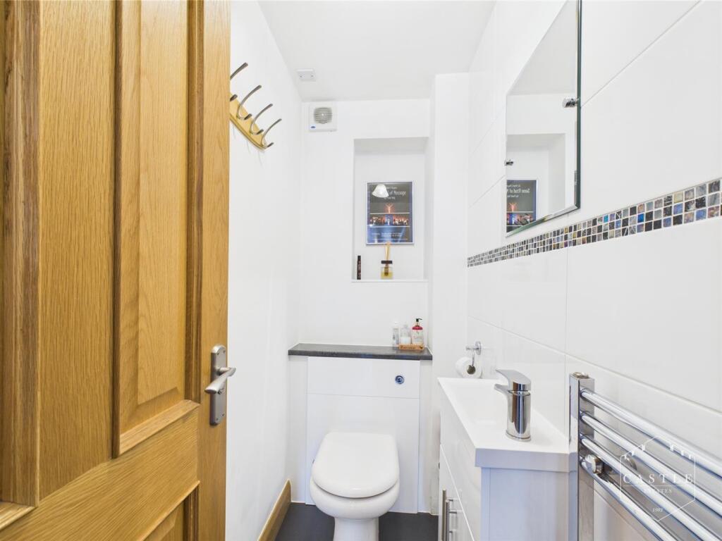 GUEST CLOAKROOM