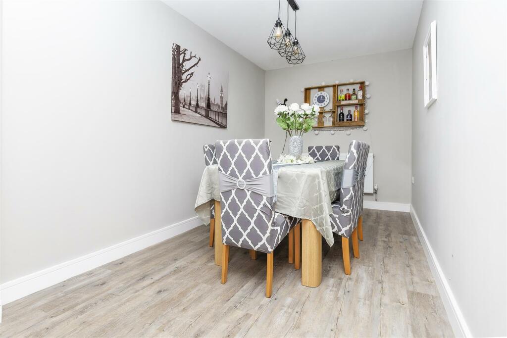 Bramleys Estate Agents - Longwood Gate (12).jpg