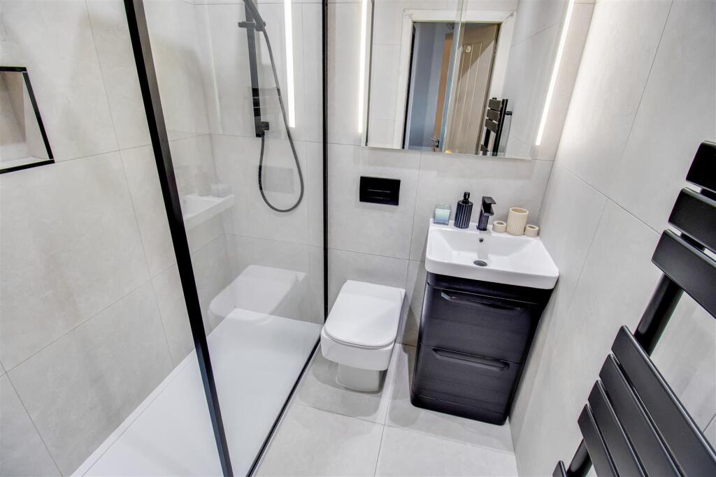 SHOWER ROOM/W.C.