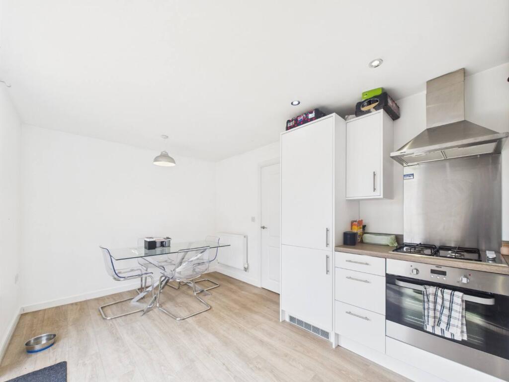 Kitchen/Dining Area