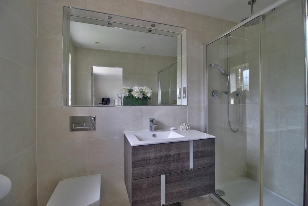 En-suite to Master with window 