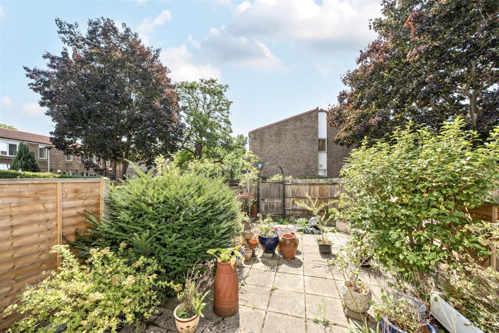 Garden looking down to gate.jpg