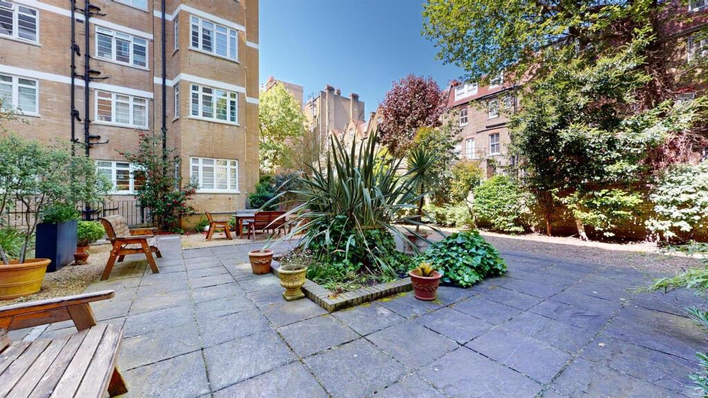 33Redcliffe Closegarden4.jpg