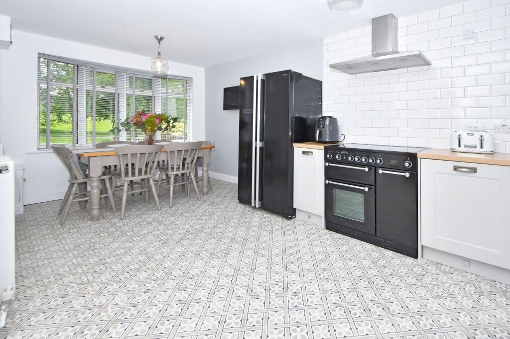 Dining kitchen