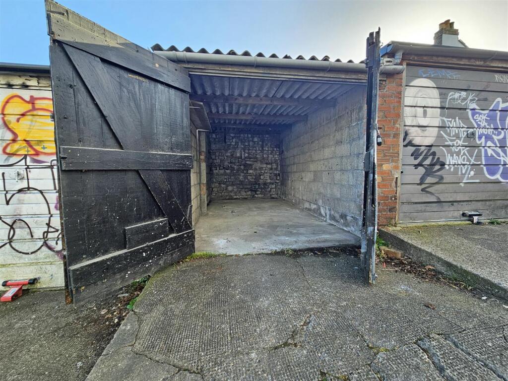 5 - Garage for Auction, Kathdene Gardens, Ashley D